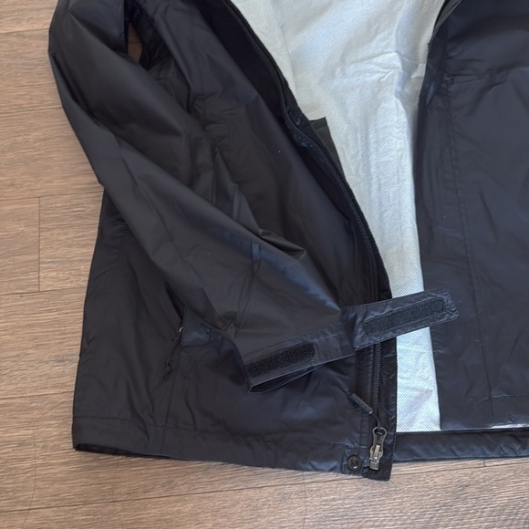 The North Face The dryvent rain jacket / windbreaker - Men’s Medium - Black - Picture 9 of 11
